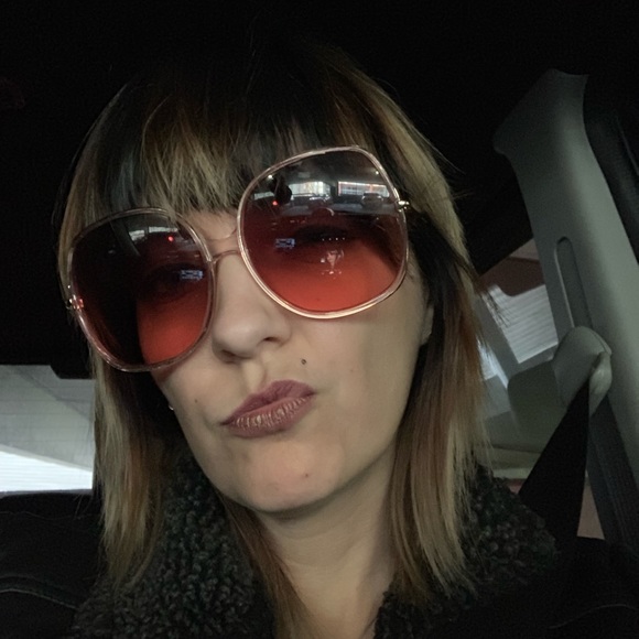 Meet your Posher, Anna - Picture 3 of 5